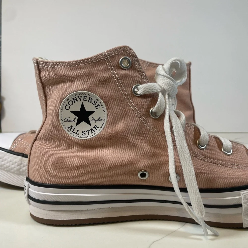 Converse Pink High-Top Sneakers Kids Size 6 – Brand New with Box